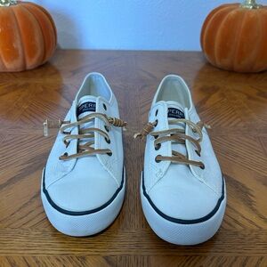 Women’s Sperrys Size 8